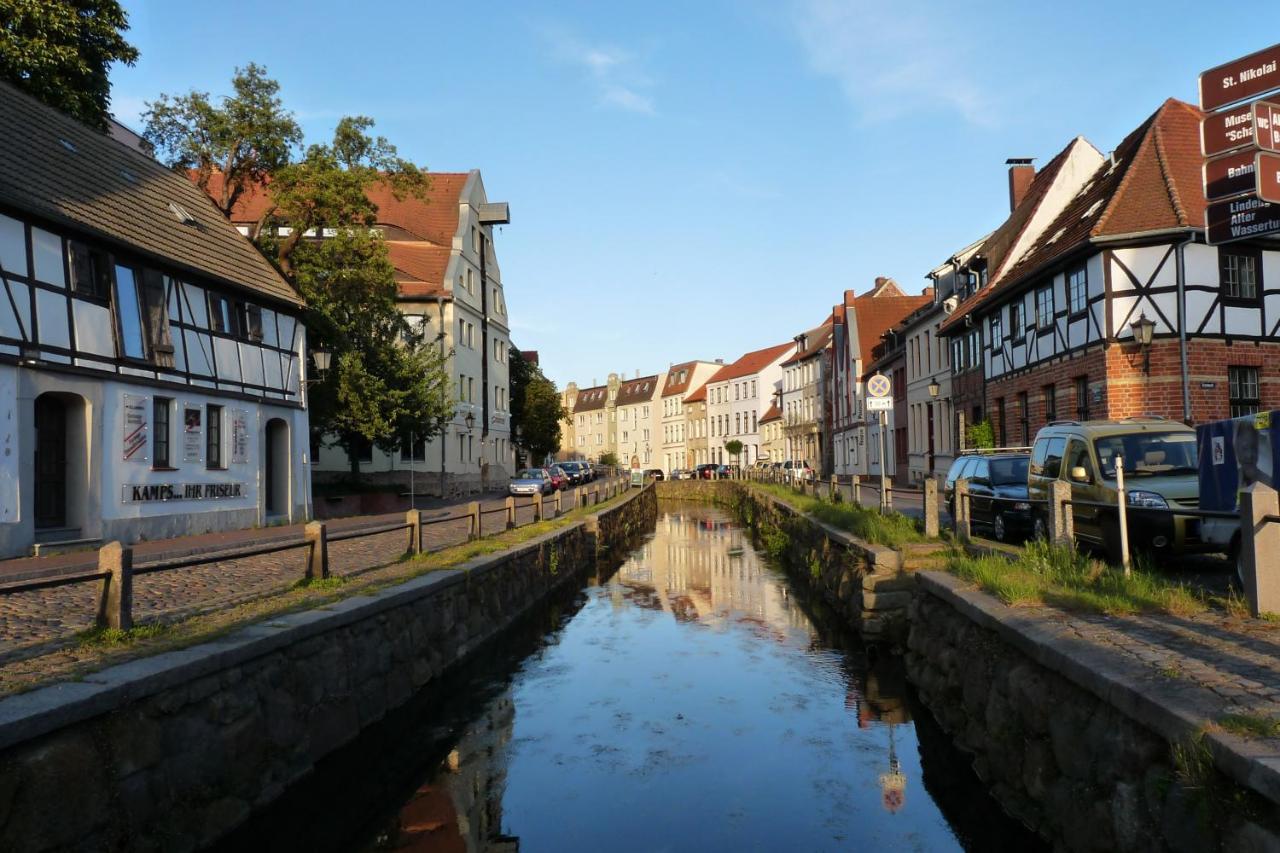 Villenappartement Mit Blick Ins Gruene Am Rande Der Wunderschoenen Altstadt Wismar Exterior foto